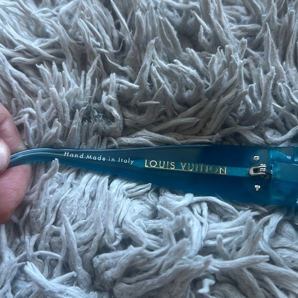 Authentic Louis Vuitton blue sunglasses , only worn twice - Picture 3 of 6